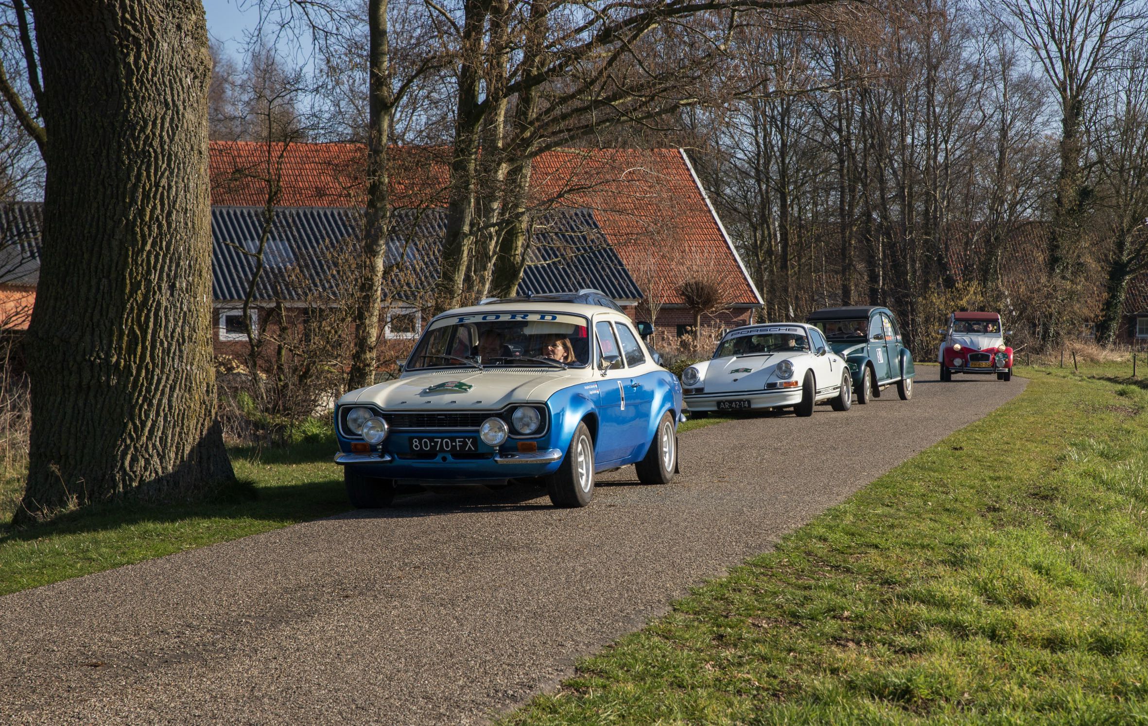 ROZ - Ford Escort met andere klassiekers